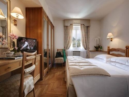 Hotel De La Poste, Забронировать Отель Кортина-д'Ампеццо Кадоре, рядом с Канатная дорога Фунивия Фалория