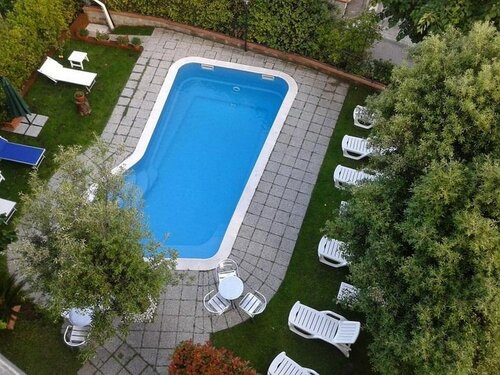 Hotel Casa Rossa, Забронировать Отель Отели Монтекатини-Терме с завтраком, рядом с Термальный комплекс Теттуччо, Завтраки