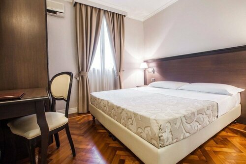 Hotel Lombardia, Забронировать Отель Санта-Мария-Новелла Флоренция, рядом с Генеральное консульство Испании во Флоренции