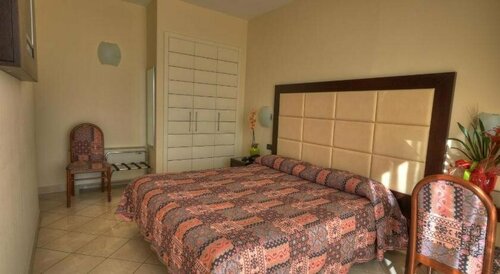 Hotel Marinella, Забронировать Отель Отели Сан-Ремо с парковкой, рядом с Вокзал Сан-Ремо, Парковка