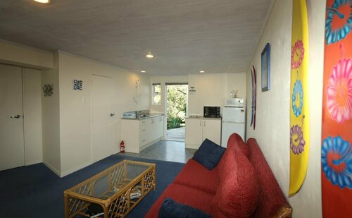Waihi Beach Lodge, Забронировать Отель Отели Вайхи-Бич 4 звезды, 4*