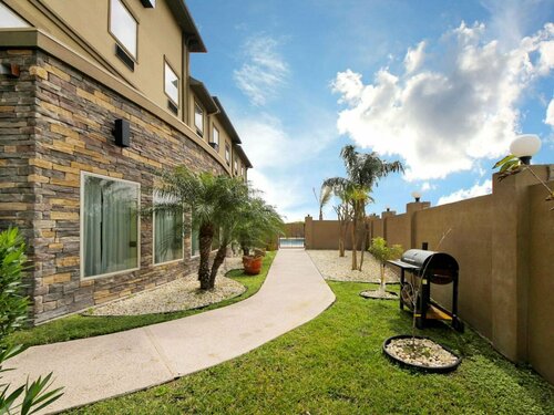 Comfort Inn & Suites Donna Near I-2, Забронировать Отель Отели Rio Grande Valley 3 звезды, 3*