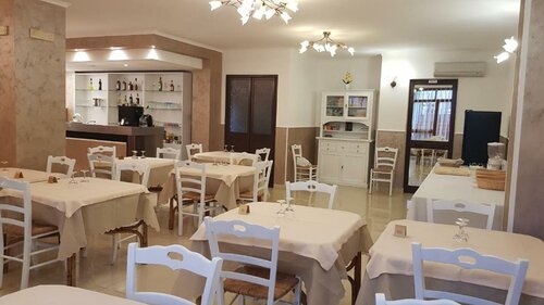 Albergo Primavera, Забронировать Отель Порто-Чезарео Porto Cesareo Beaches