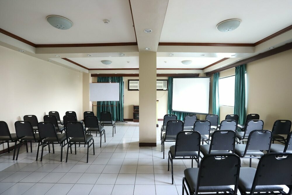 OYO 210 Apple Tree Suites