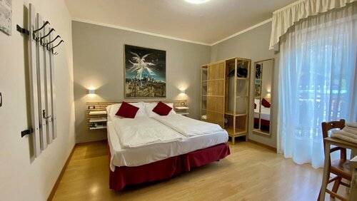 Casteluce Hotel Funivie, Забронировать Отель Отели Мадонна-ди-Кампильо с парковкой, Парковка