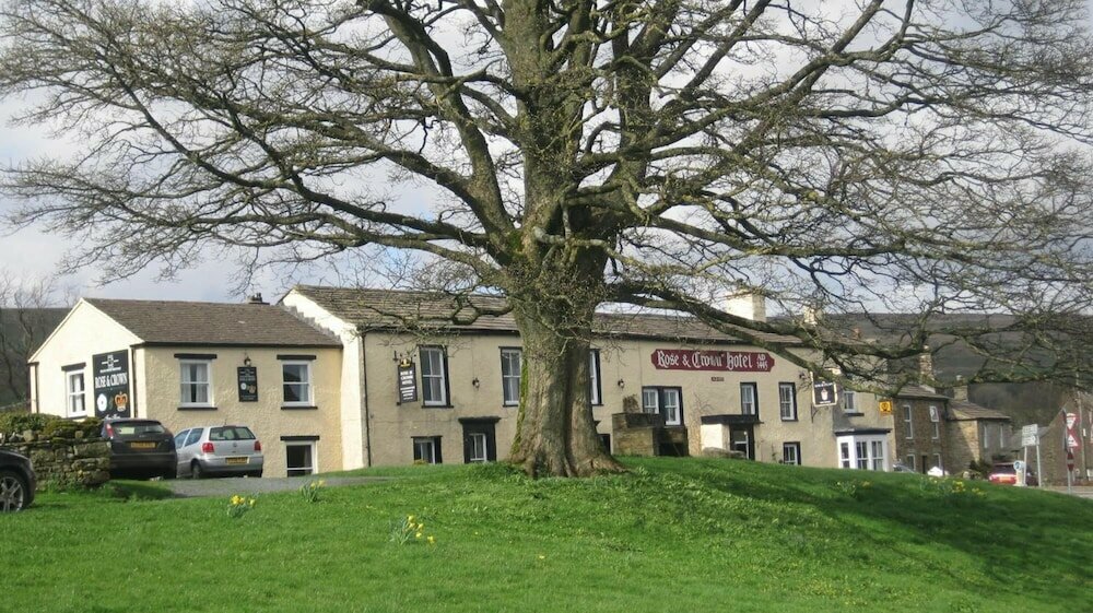 OYO Rose & Crown Hotel