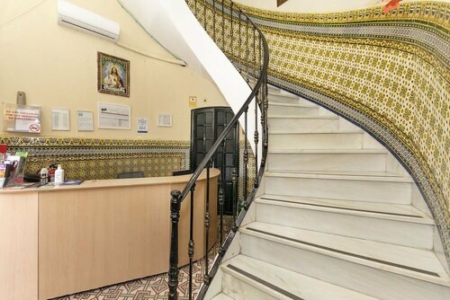Pensión Riosol, Забронировать Отель Отели Севильи с парковкой, рядом с Площадь Пласа-де-ла-Аламеда, Парковка