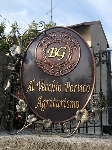 Agriturismo Al Vecchio Portico, Забронировать Фермерский дом Отели Нимис с парковкой, Парковка
