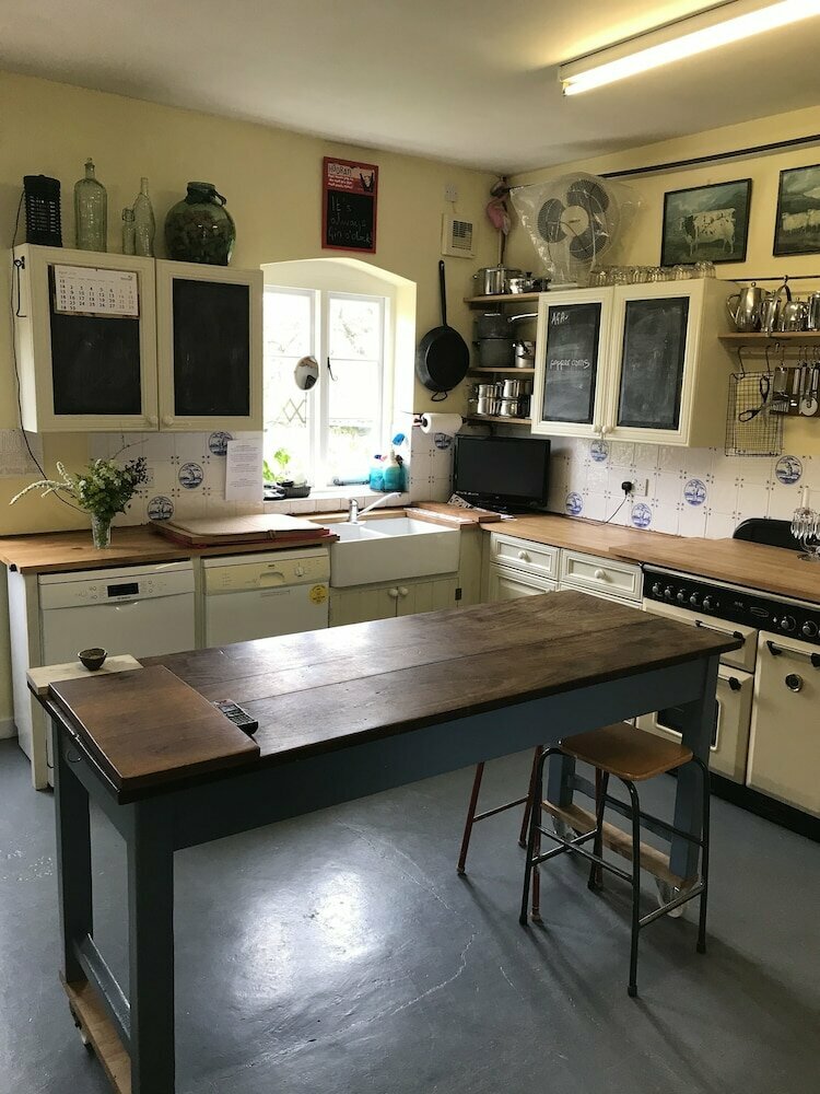 Lower Buckton Country House - Sleeps 12
