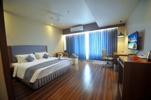 Pipul Padmaja Premium and Convention, Varaa Hotelli Orissa hotellit, joissa on uima-allas, Uima-allas