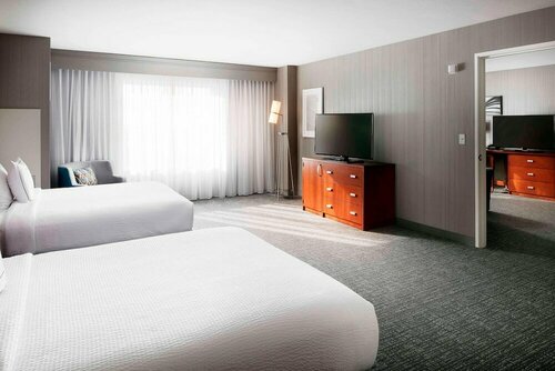 Courtyard Indianapolis Downtown, Prenota Hotel Hotel a Indiana con parcheggio, Parcheggio