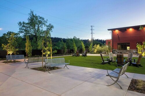 Wyndham Garden Redwood Valley/Ukiah, Varaa Hotelli Hotellit Redwood Valley uima-altaalla, Uima-allas
