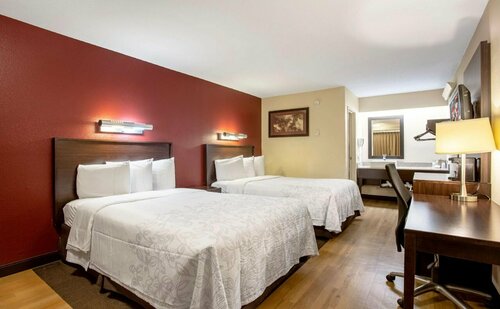 Red Roof Inn PLUS+ St. Louis - Forest Park / Hampton Ave, Забронировать Отель Сент-Луис Миссури, рядом с Научный центр Сент-Луиса