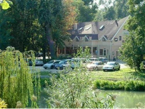 Engler Hotel & Restaurant, Забронировать Отель Мошонмадьяровар 