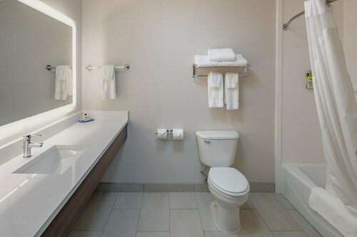 Holiday Inn Express & Suites N Waco Area - West, an IHG Hotel, Buchen Sie Hotel West Texas