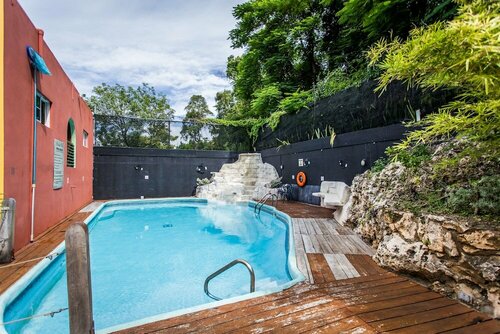 Altamont West Hotel, Забронировать Отель Монтего-Бэй Сент-Джеймс, рядом с Пляж Cornwall