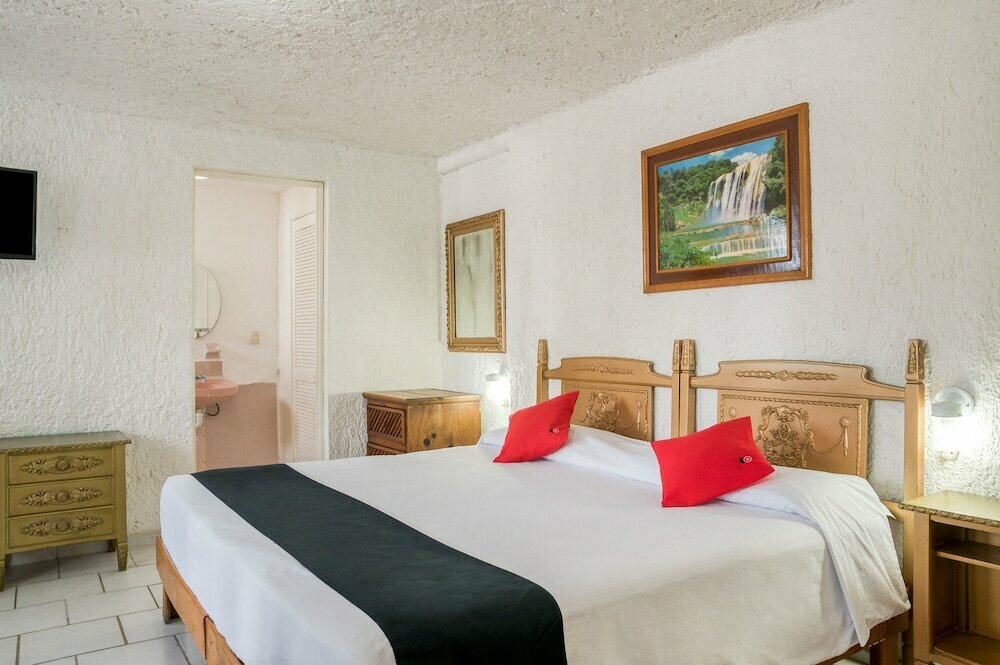 Capital O Farallon Inn