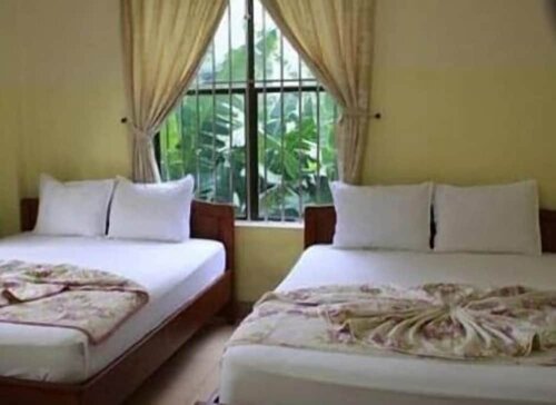 Phong Lan Guesthouse, Забронировать Отель Отели Хюэ с парковкой, рядом с Река Хыонг, Парковка