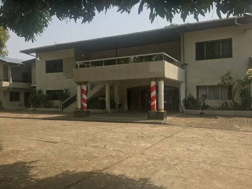 Embassy Suites Hotels & Restaurant, Rezerwuj Hotel Monrovia Greater Monrovia