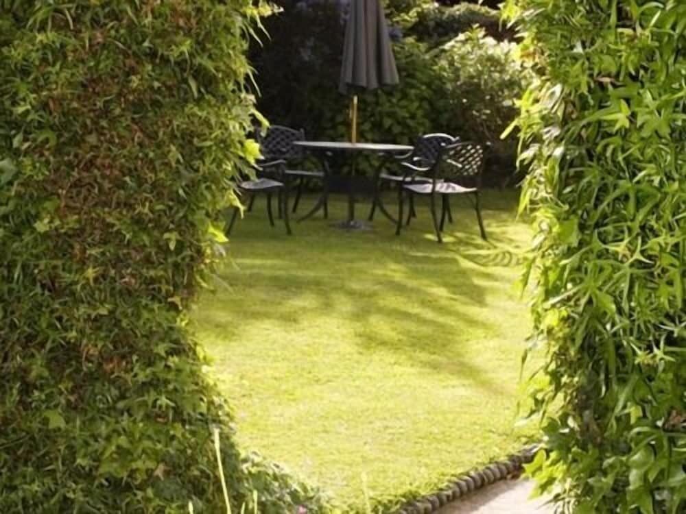 Canterbury Hotel