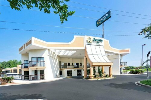 Quality Inn Selma - Smithfield, Забронировать Отель Сельма Северная Каролина