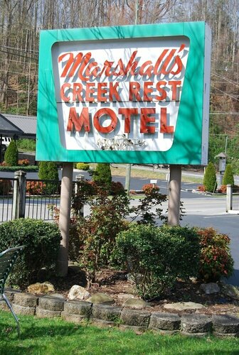 Marshalls Creek Rest Motel, Забронировать Мотель Гатлинберг Great Smoky Mountains National Park, рядом с Парк аттракционов Earthquake the Ride