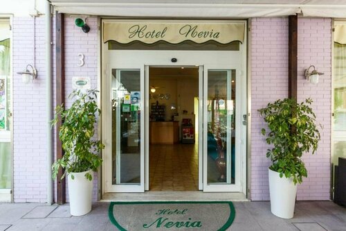 Hotel Nevia, Забронировать Отель Отели Червия с завтраком, Завтраки