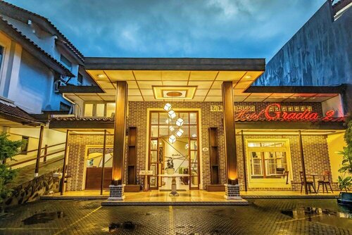 Family Hotel Gradia 2, Брондау Қонақ үй Batu East Java