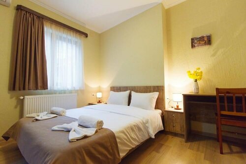 Hotel Tabi, Забронировать Отель Отели Тбилиси с завтраком, рядом с Тависуплебис моедани, Завтраки