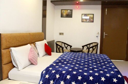 SVC Inn, Забронировать Отель Гвалиор штат Мадхья-Прадеш, рядом с Железнодорожная станция Гвалиор