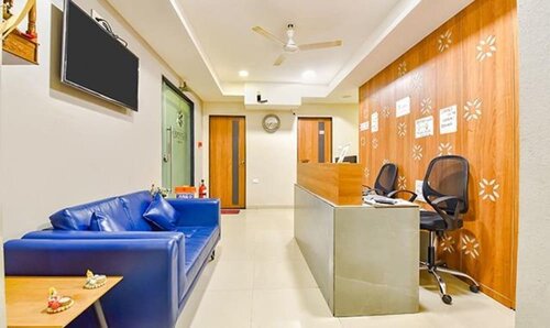 OYO Flagship 76949 Hotel Happinex, Book Hotel Surat Gujarat