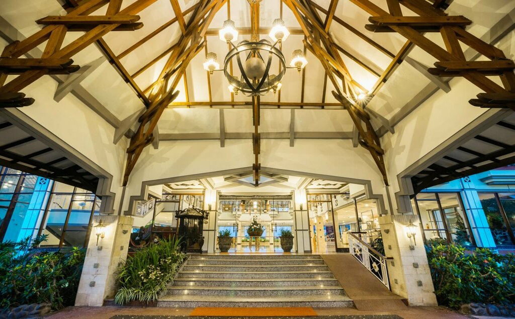Royal Hotel and Villa Batu