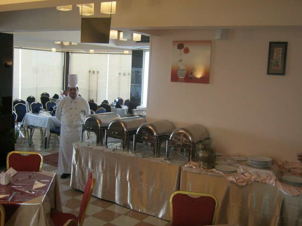 Holiday Express Hotel