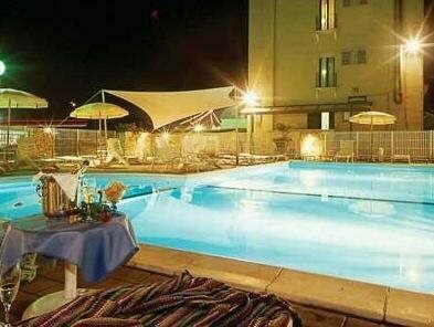 Miramare Hotel Ristorante Convegni aperto tutto lanno, Забронировать Отель Отели Чезенатико 4 звезды, 4*
