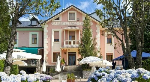 Grande Albergo Gambarie, Book Hotel Hoteller i Calabrien med parkering, Parkering