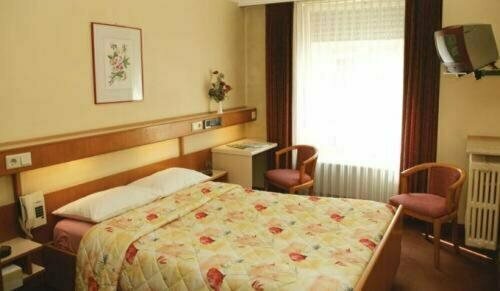 Hotel Zurich, Забронировать Отель Отели Люксембурга с парковкой, рядом с Deportation Memorial and Museum, Парковка