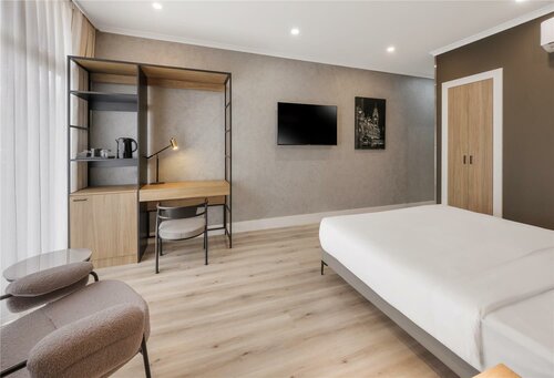 The Parkmore Hotel, Prenota Hotel  