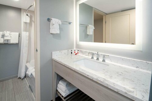 Ramada by Wyndham Burbank Airport, Забронировать Отель Бербанк San Fernando Valley