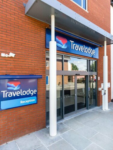 Travelodge Chertsey, Забронировать Отель Отели High Weald с парковкой, Парковка