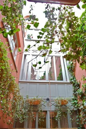 Aparthotel Remparts, Забронировать Апарт-отель Апарт-отели Брюссельского столичного региона, рядом с Музей королевского театра - Toone VIII Foundation, Апарт-отель