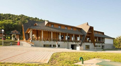 Etno Naselje Vrdnicka Kula, Rezervați Hotel Vrdnik 