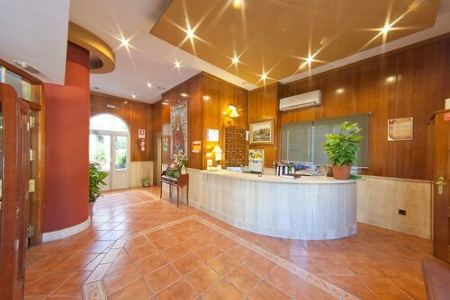 Hospedium Hotel Plaza Manjón, Забронировать Отель Отели Sierra de Cazorla, Segura y Las Villas Nature Reserve с парковкой, Парковка