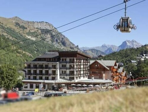 Grand Hotel de Valloire et du Galibier, Book Hotel Hoteller i Rhône-Alps med parkering, Parkering