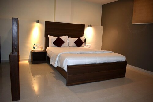 Hotel Metropolis, Забронировать Отель Отели штата Карнатаки с парковкой, Парковка
