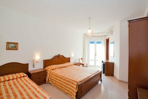 Hotel Imperial, Забронировать Отель Отели в центре Каорле, в центре