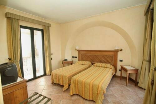 Hotel Belvedere, Забронировать Отель Отели Ольястра с парковкой, Парковка
