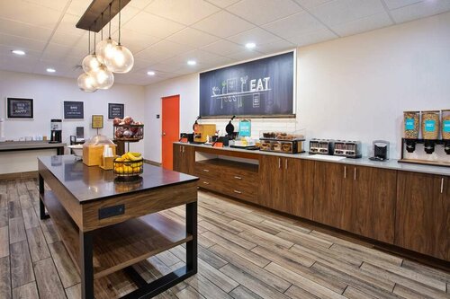 Hampton Inn & Suites Tampa East Casino Area, Забронировать Отель Отели Сеффнер с парковкой, Парковка