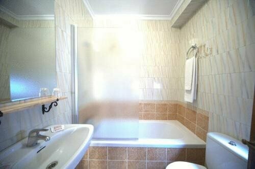 Hostal El Labrador, Забронировать Отель Сан-Педро-де-Алькантара Марбелья, рядом с Базилика Вега-Дель-Мар