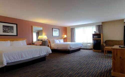 Hampton Inn and Suites Steamboat Springs, Забронировать Отель Стимбот-Спрингс Колорадо, рядом с Семейный парк развлечений Amaze'n Steamboat