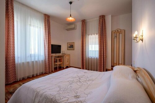 Casa Cranta, Забронировать Отель Отели Брашова 4 звезды, рядом с Strada Sforii, 4*